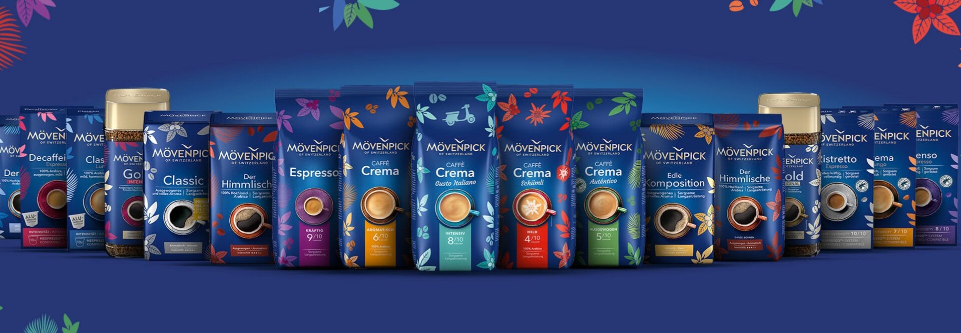 Sortiment kávy Mövenpick s různými směsmi a intenzitou na zářivě modrém pozadí.
