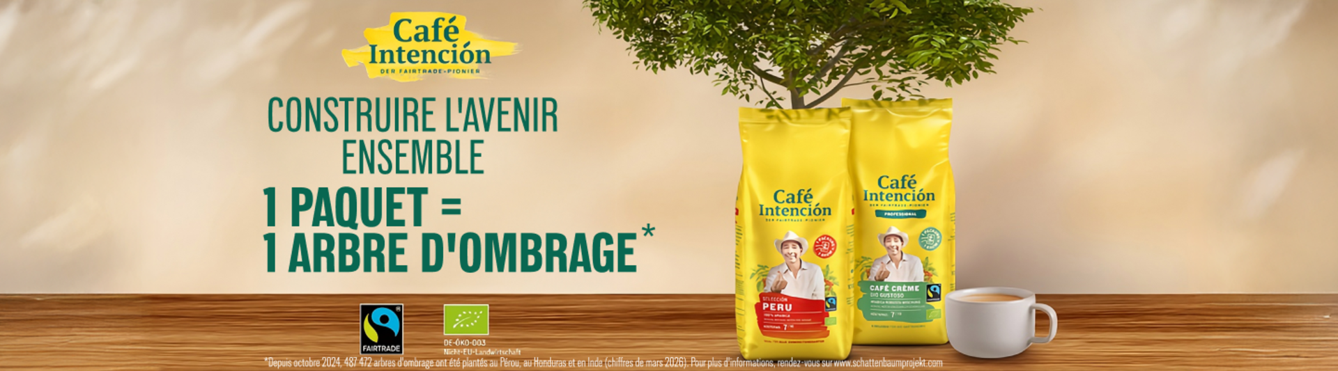 Sacs à café Fairtrade avec du café et un arbre, promouvant des pratiques durables pour lutter contre le changement climatique.