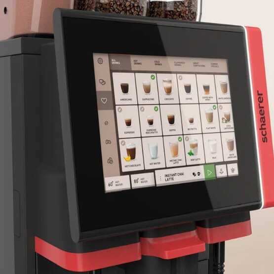 Het touchscreen van het Schaerer-koffiezetapparaat, waarop diverse drankopties worden weergegeven, waaronder espresso, cappuccino en warme chocolademelk.