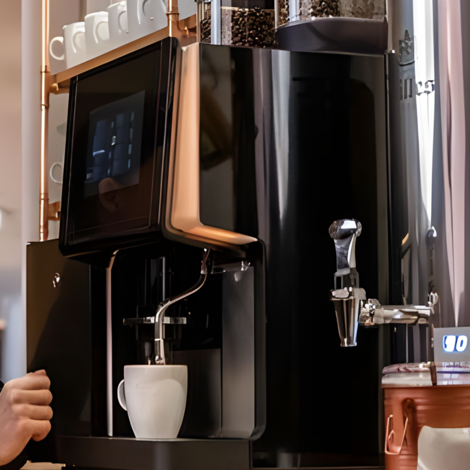 Moderne koffiemachine zet een kopje in een stijlvol café, met een strak design en hightech functies.
