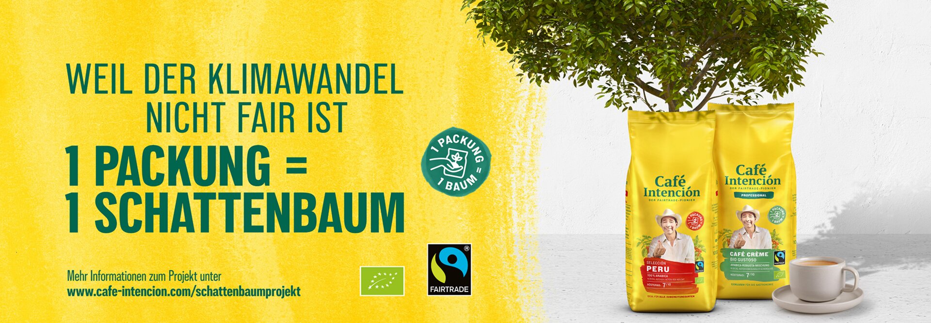 Café Intención Fairtrade-Kaffeebeutel zur Förderung der Nachhaltigkeit mit der Botschaft "1 Packung = 1 Baum", die eine Kaffeetasse und eine Pflanze abbildet.