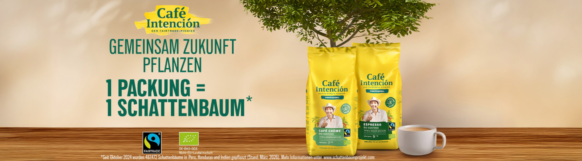 Verpackung von „Café Intención“ mit Fairtrade-Logo, die neben einer dampfenden Tasse für Nachhaltigkeit und Kaffeegenuss wirbt.