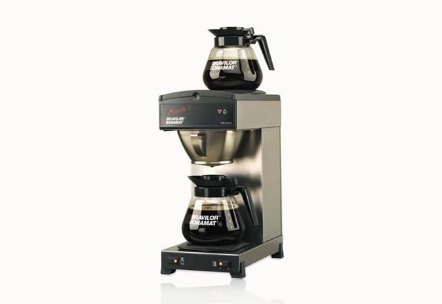 Machine à café Bravilor Bonamat Mondo 2 avec deux verseuses en verre pour une préparation efficace du café filtre.