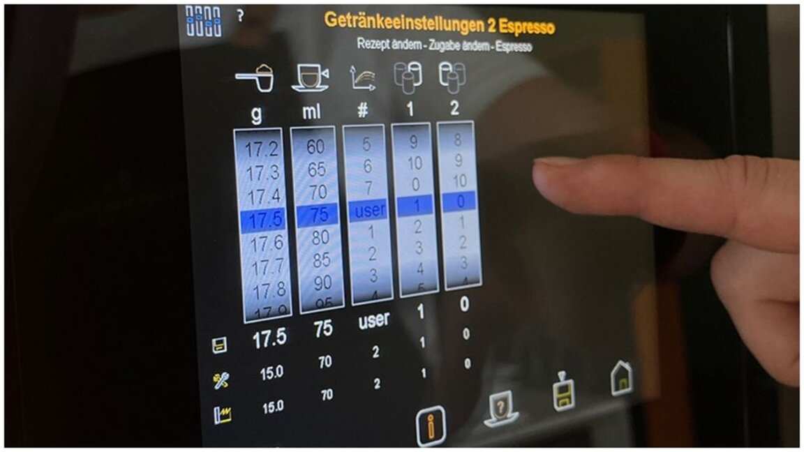 Touchscreen display showing beverage settings for espresso, including customizable measurements in grams and millilitres.