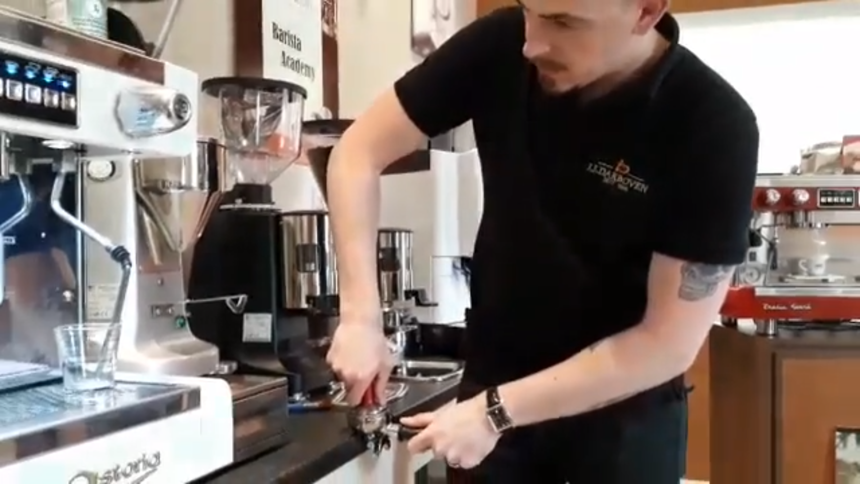 /academy-ie/coffee-tamping